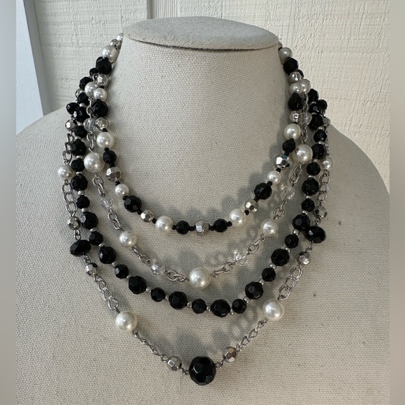 Two black and silvertone layering necklaces - Picture 3 of 7